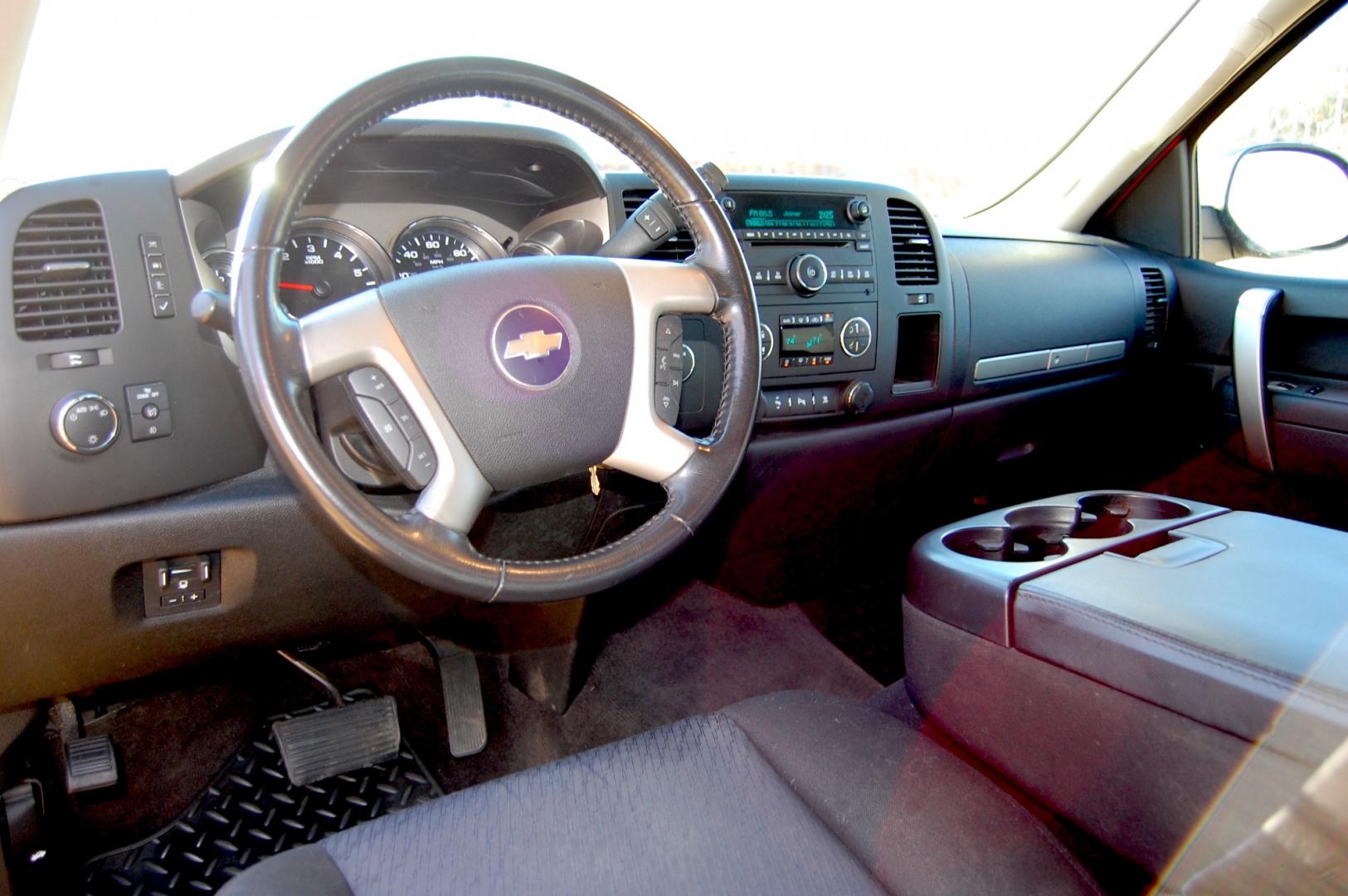 2010 RED /Black Cloth Chevrolet Silverado 1500 LT1 (1GCSKSE3XAZ) with an 5.3L V8 OHV 16V FFV engine, Automatic transmission transmission, located at 6528 Lower York Road, New Hope, PA, 18938, (215) 862-9555, 40.358707, -74.977882 - Here for sale is a very nice 2010 Chevrolet Silverado 1500 extended cab with a Z71 package. Under the hood is a strong running 5.3 liter V8 which puts power to 2 or 4 wheels via a smooth shifting automatic transmission. Features include; Black cloth interior, keyless entry, 2 remotes, 3 keys, cru - Photo#18